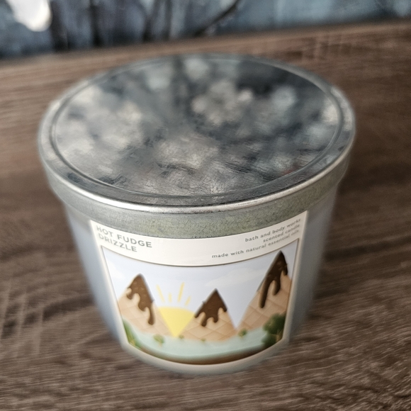 Bath & Body Works, HOT FUDGE DRIZZLE, 14.5oz - Picture 6 of 9